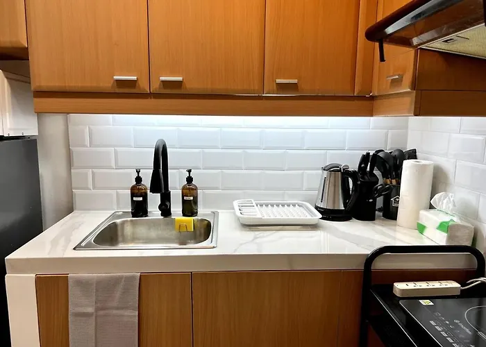 Newly Renovated Greenbelt With Balcony Parkview Apartment