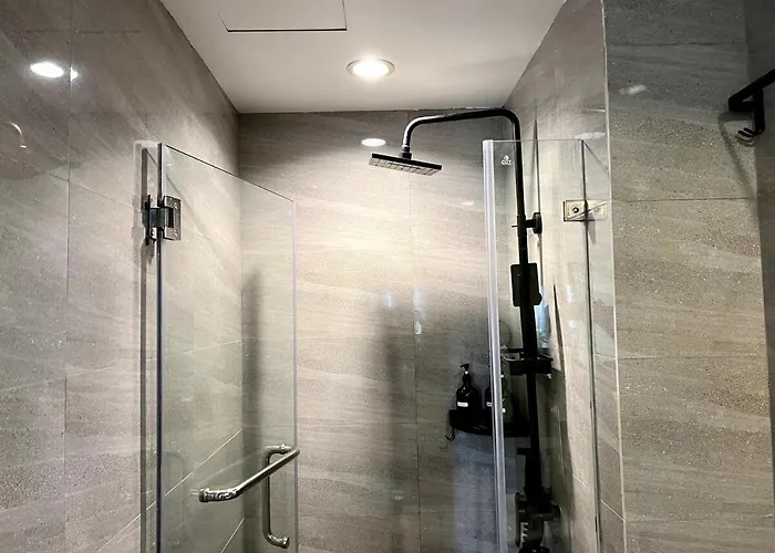 Newly Renovated Greenbelt With Balcony Parkview *