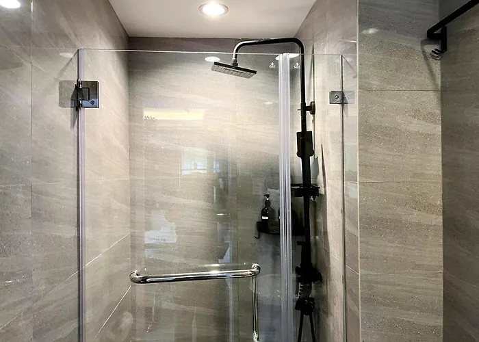 Newly Renovated Greenbelt With Balcony Parkview *