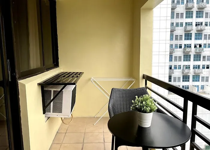 Apartment Newly Renovated Greenbelt With Balcony Parkview