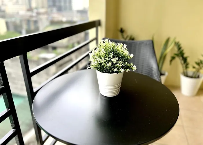 Newly Renovated Greenbelt With Balcony Parkview Apartment