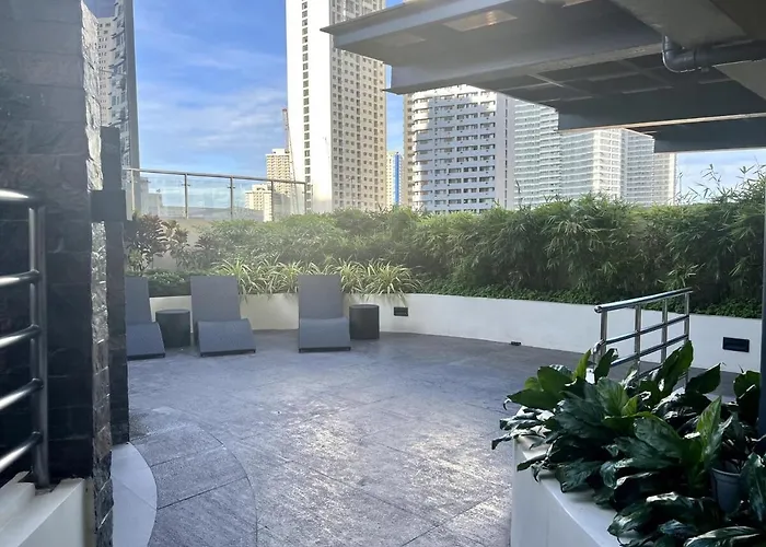 Newly Renovated Greenbelt With Balcony Parkview Apartment