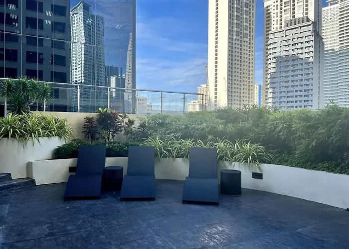 Newly Renovated Greenbelt With Balcony Parkview Apartment *